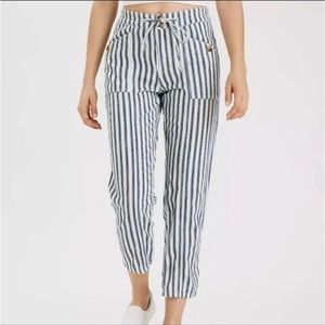 American Eagle Women’s Blue and White Striped Pants